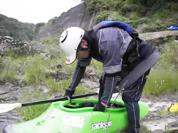 陸上または浅い場所からの乗り降り